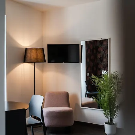 - Monolocale Con Piscina Apartment *